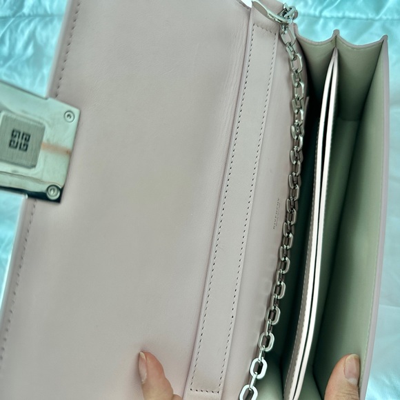 GIVENCHY MEDIUM 4G BAG IN PADDED LEATHER WITH CHAIN - Picture 8 of 14